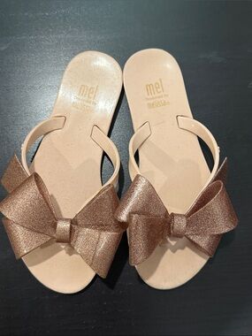 Mel by Melissa Metallic Rose Gold Bow Slide Sandals kids sz 13